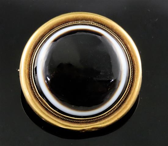 A Victorian gold and banded agate circular brooch, with engraved inscription en verso, purportedly gifted by Queen Victoria.